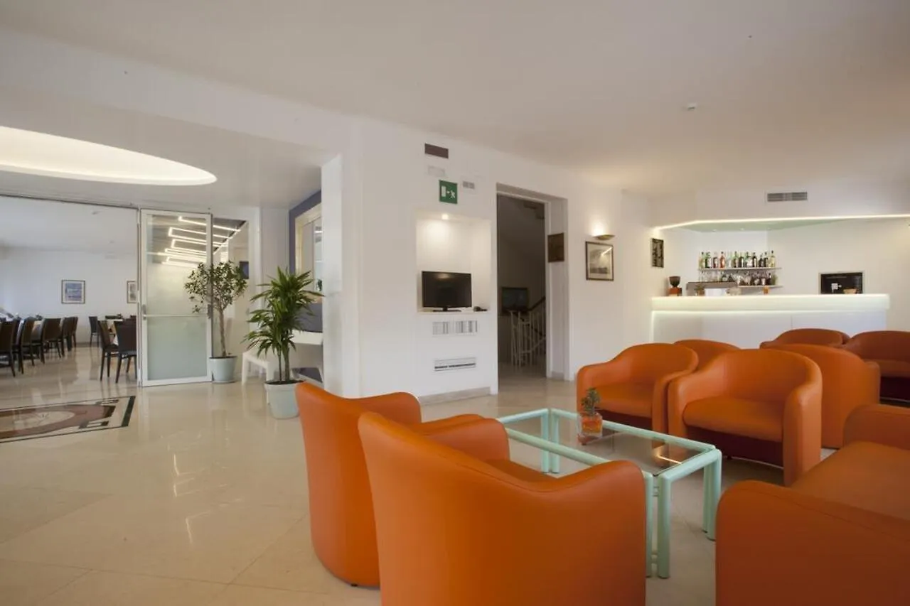 Hotel La Meridiana أنغياري